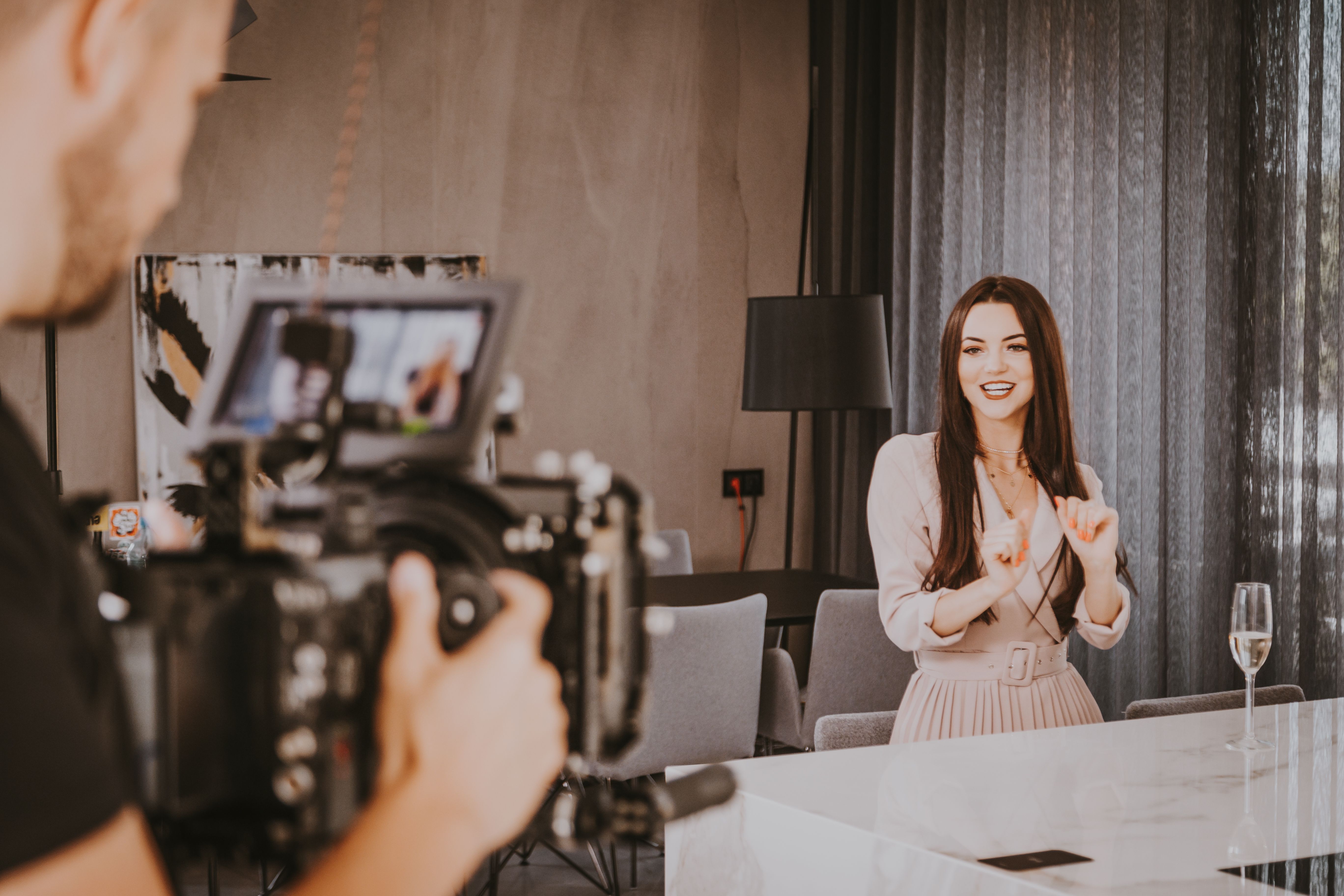 TOP GIRLS, TELEDYSK, VIDEO, REKLAMA, PIEKNA BRUNETKA, KAMERA RED